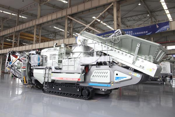tracked compact rock crusher